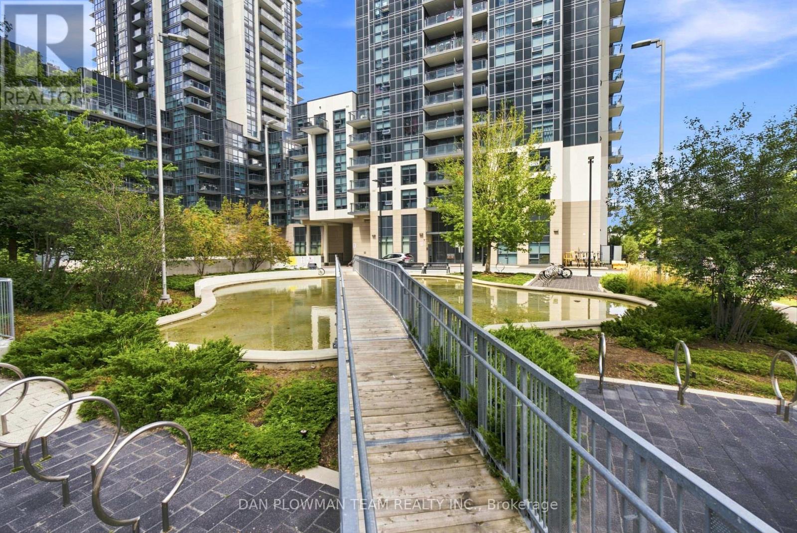 #227 20 MEADOWGLEN PLACE - Image 38