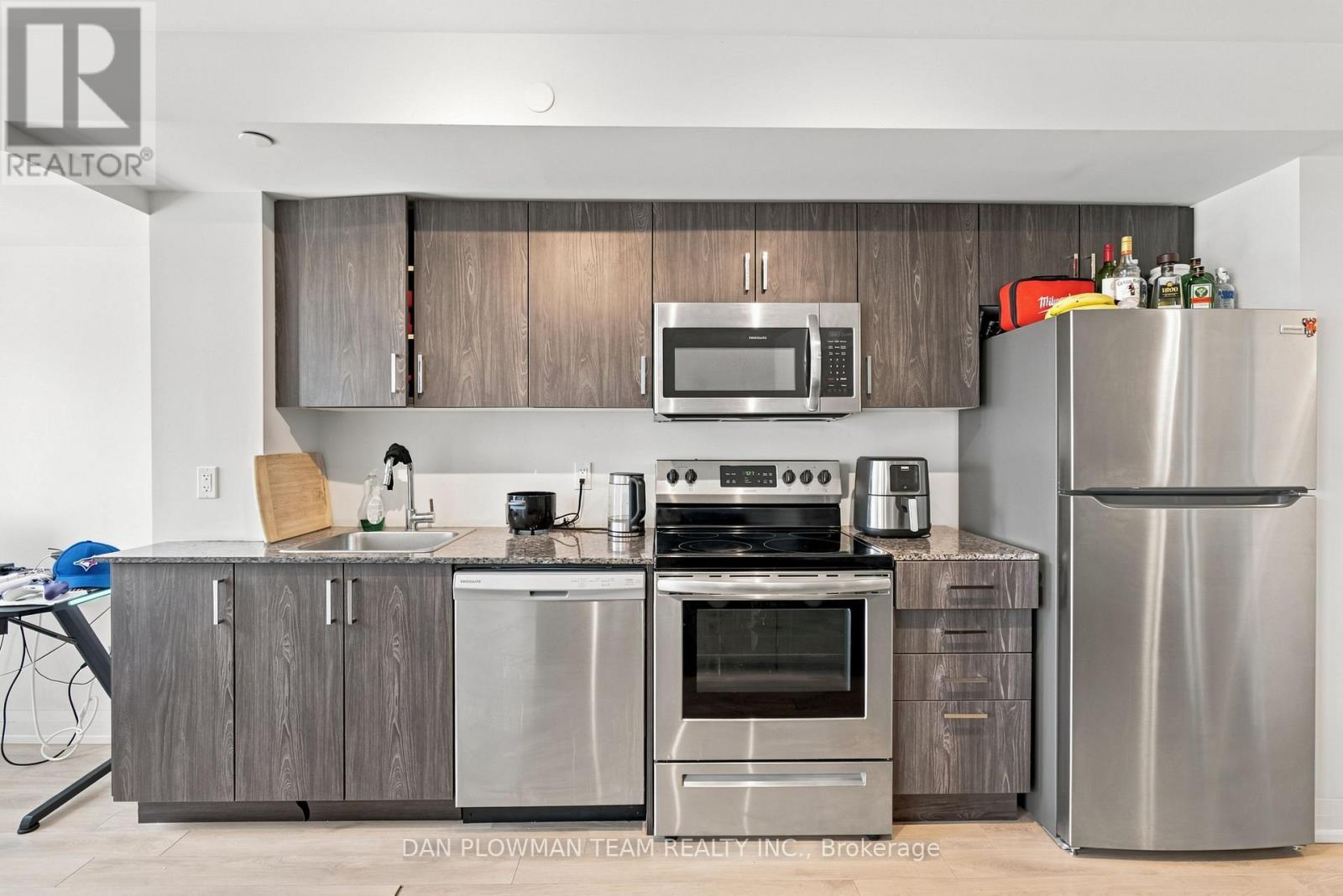 #227 20 MEADOWGLEN PLACE - Image 5