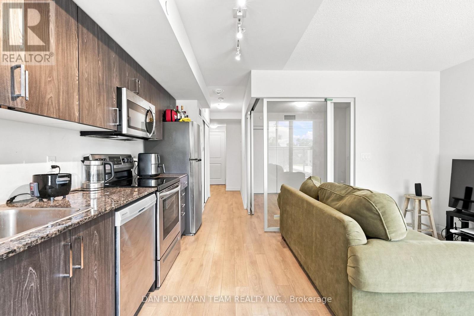 #227 20 MEADOWGLEN PLACE - Image 6