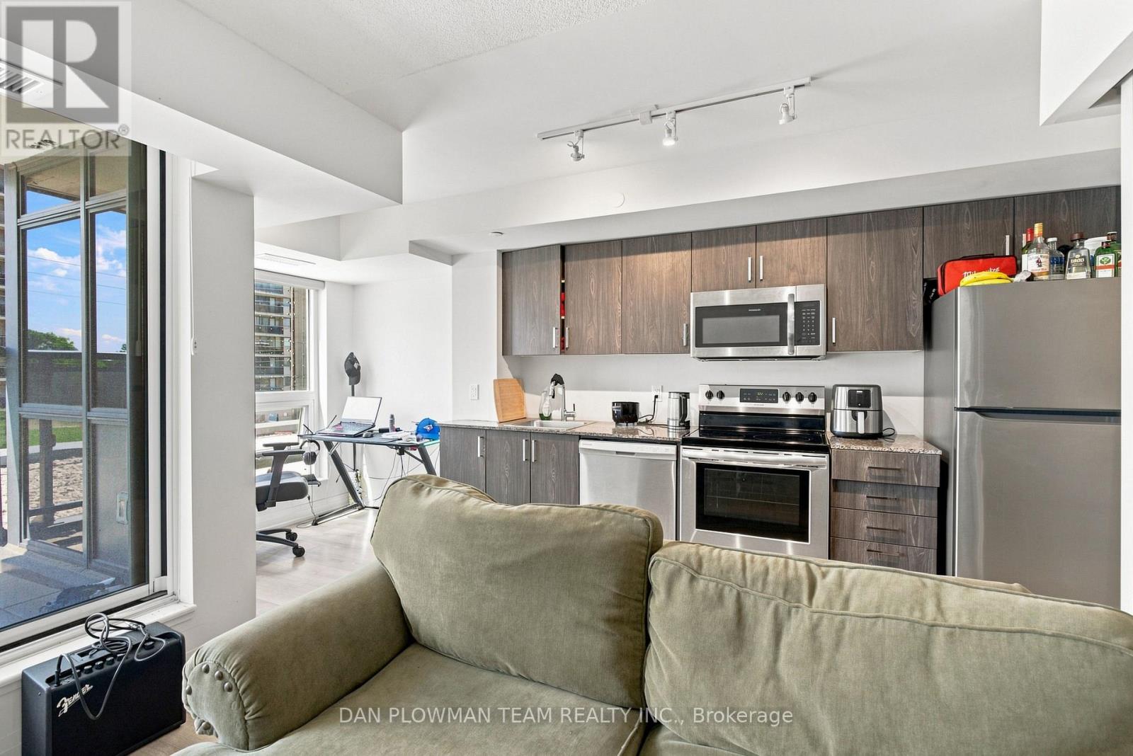 #227 20 MEADOWGLEN PLACE - Image 7