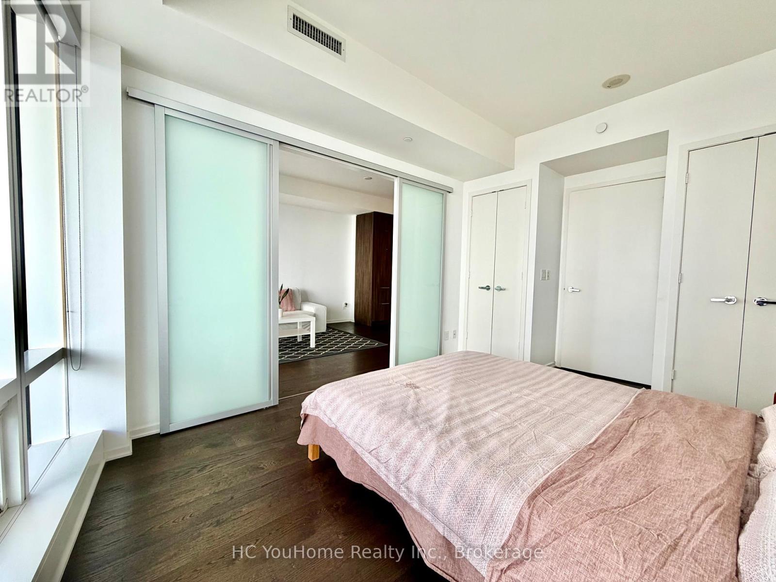 #5507 1 BLOOR STREET E - 32