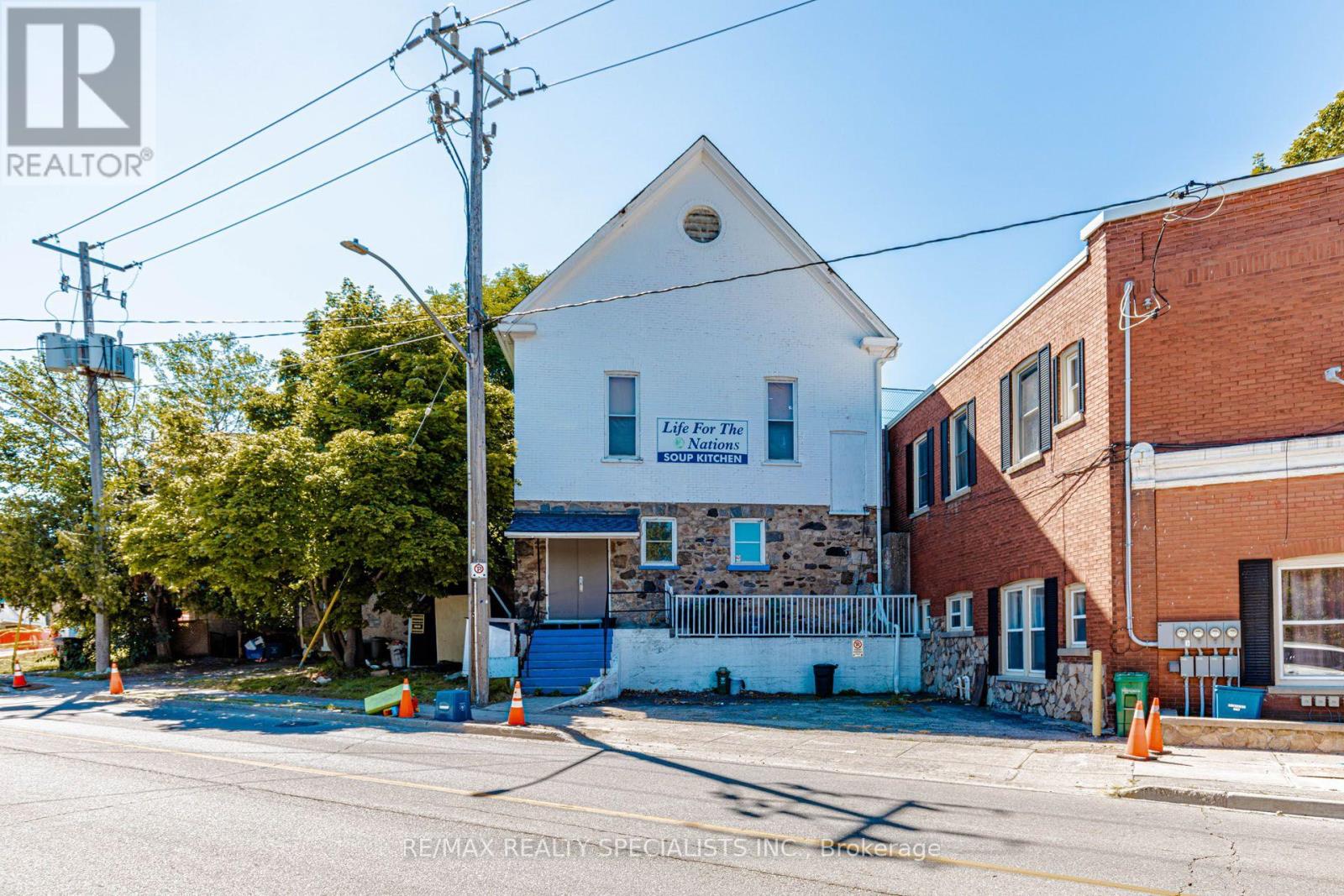 37 WELLINGTON STREET — photo 2
