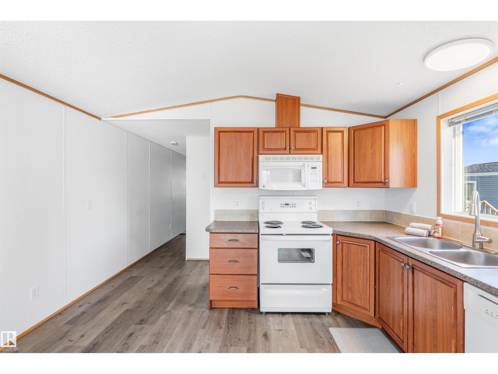 4735 50 ST - Image 13