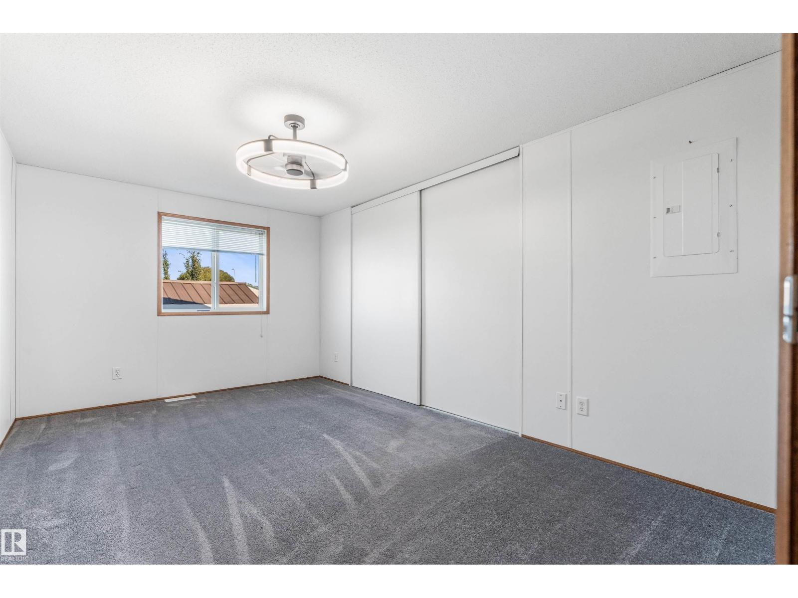 4735 50 ST - Image 24
