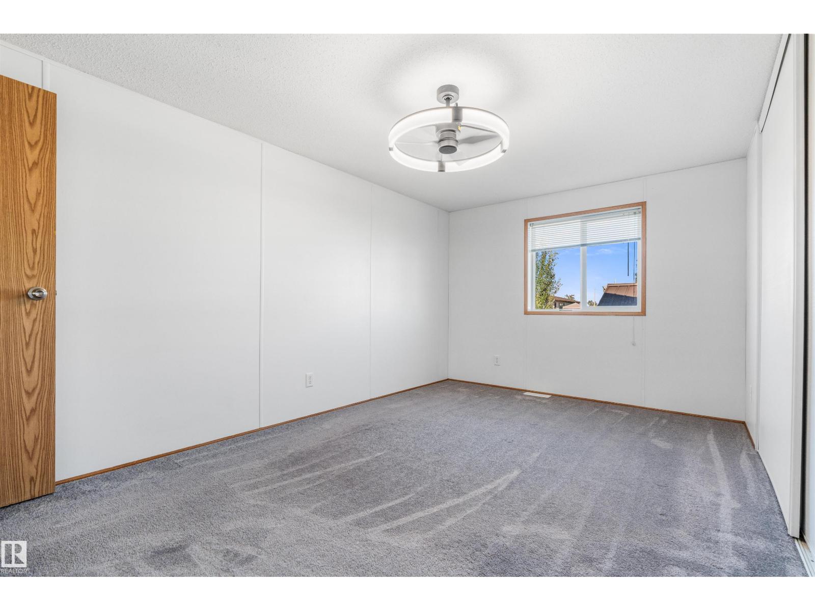 4735 50 ST - Image 25
