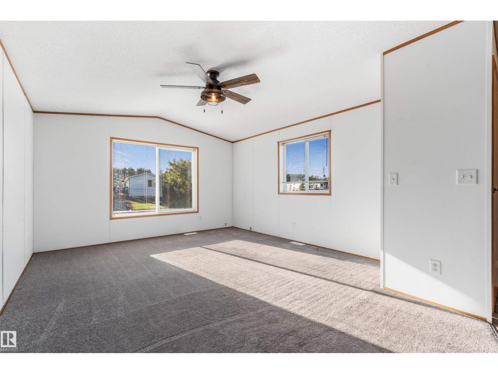 4735 50 ST - Image 6