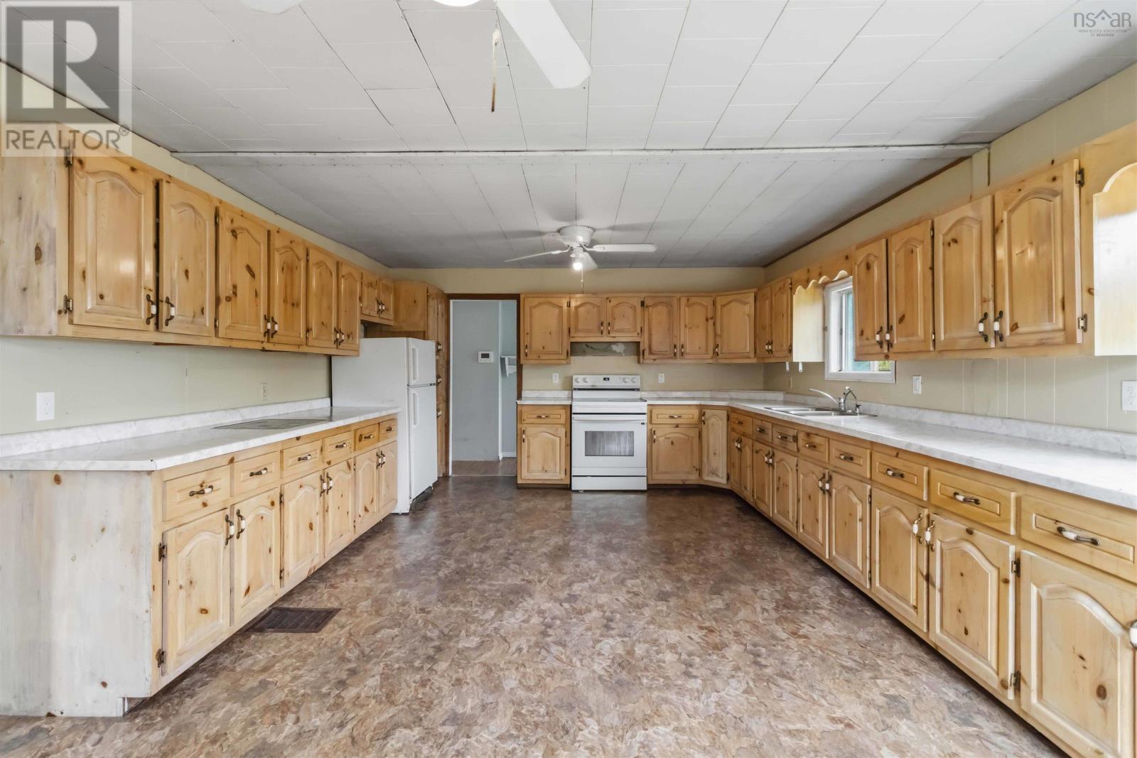 9490 Highway 8 - 5