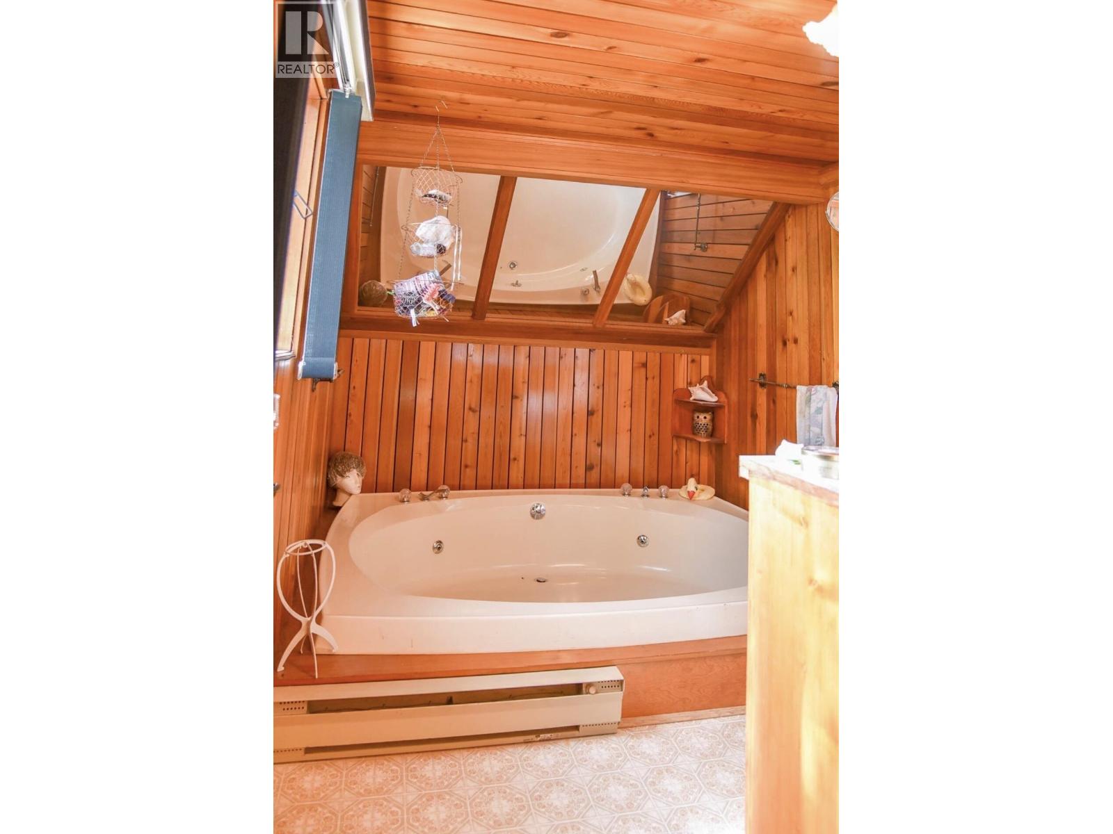 2670 THORNHILL STREET - Image 24