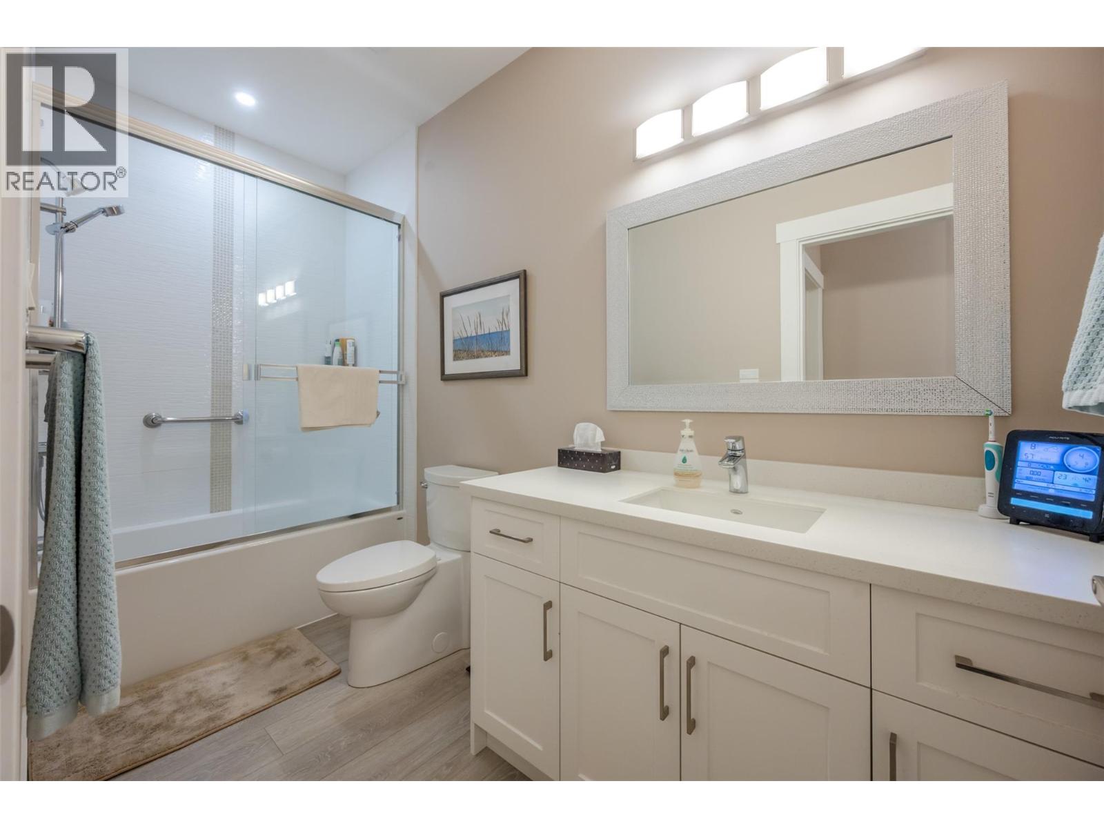  389 10th Avenue, Keremeos