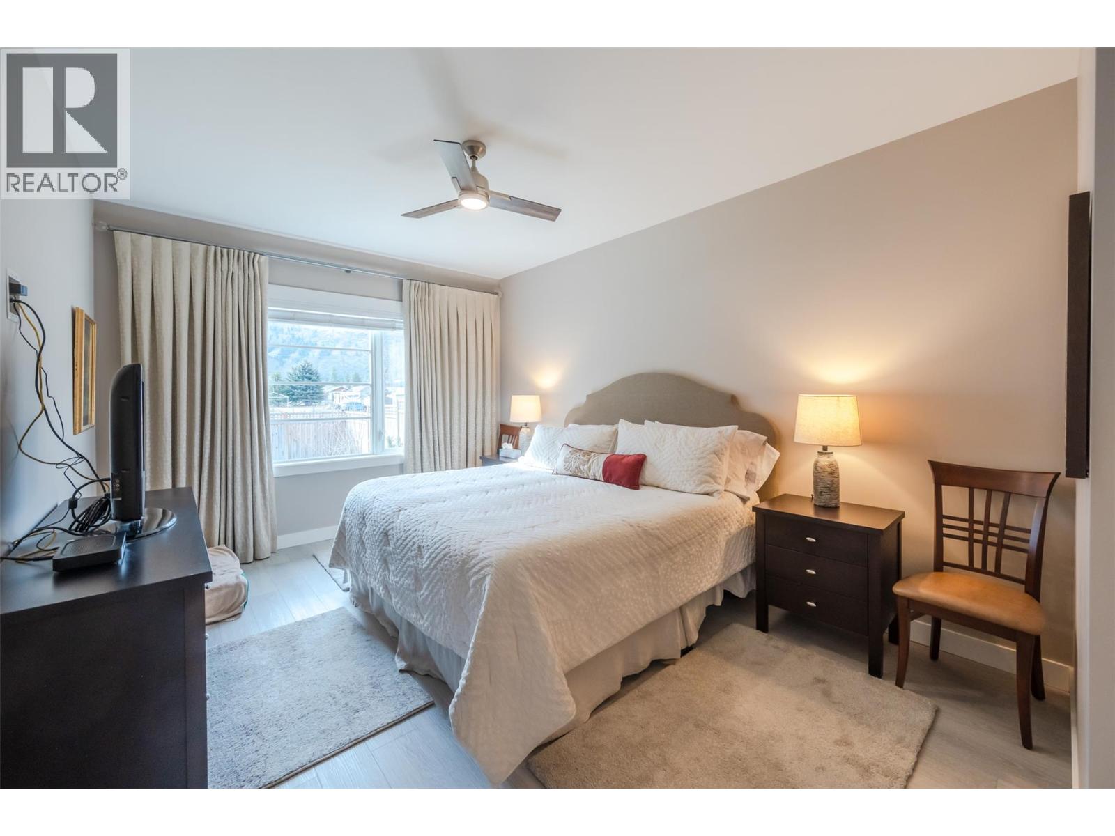  389 10th Avenue, Keremeos