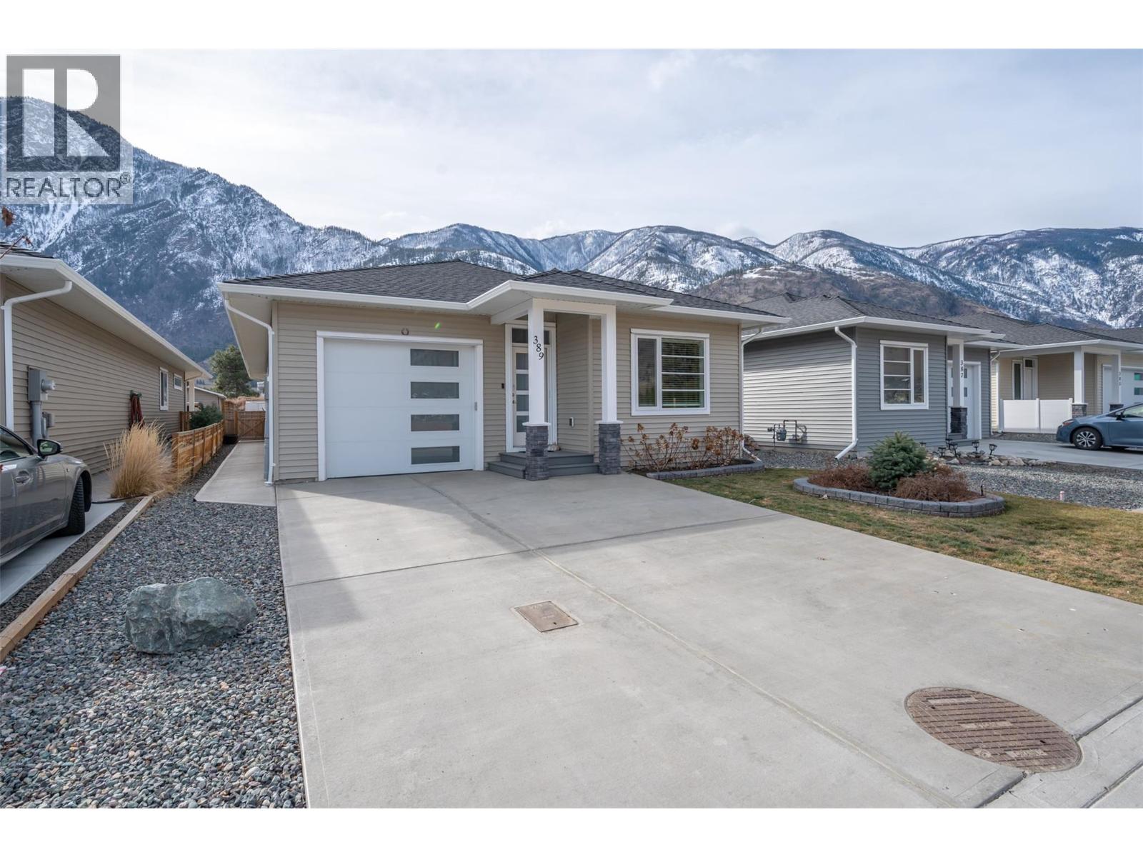  389 10th Avenue, Keremeos