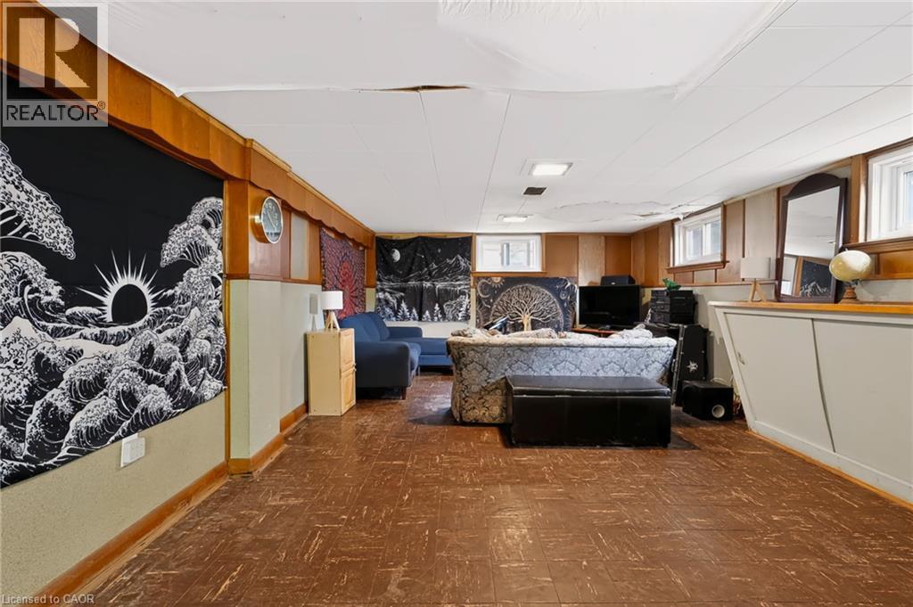 1046 SHEPHERDS Drive - 32