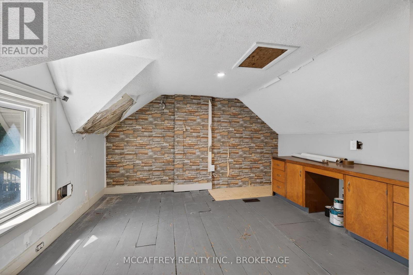 55 BRIDGE STREET W - Image 31