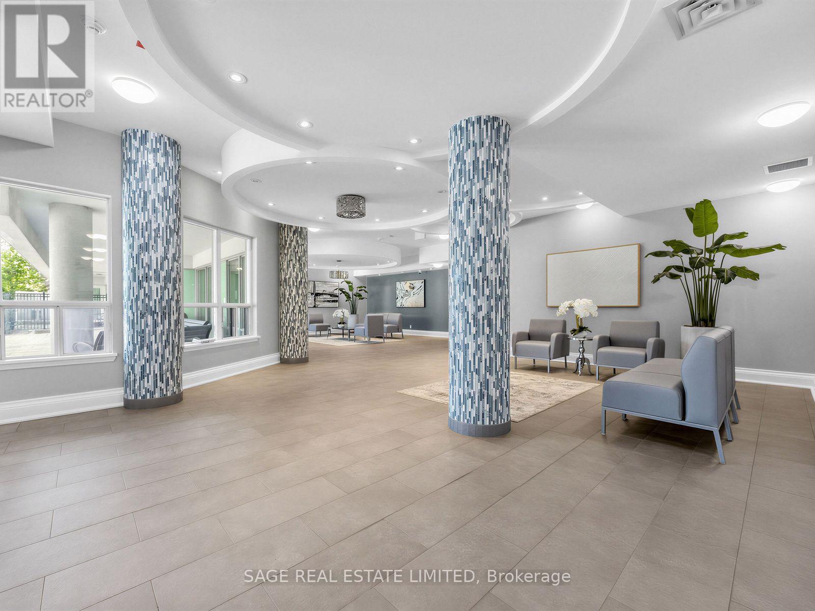 #507 60 FAIRFAX CRESCENT - 2