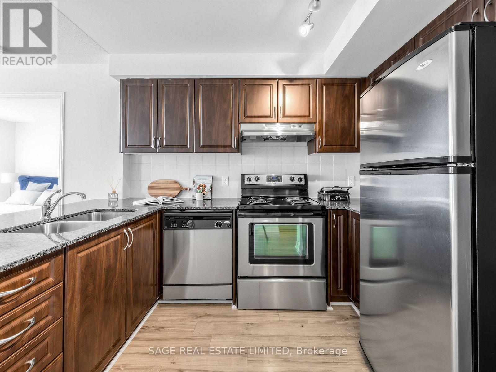 #507 60 FAIRFAX CRESCENT - 6