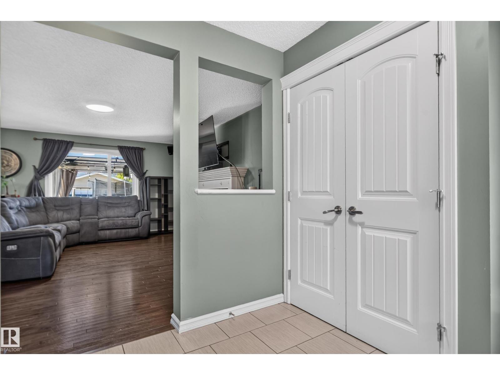 1332 72 ST SW - 10