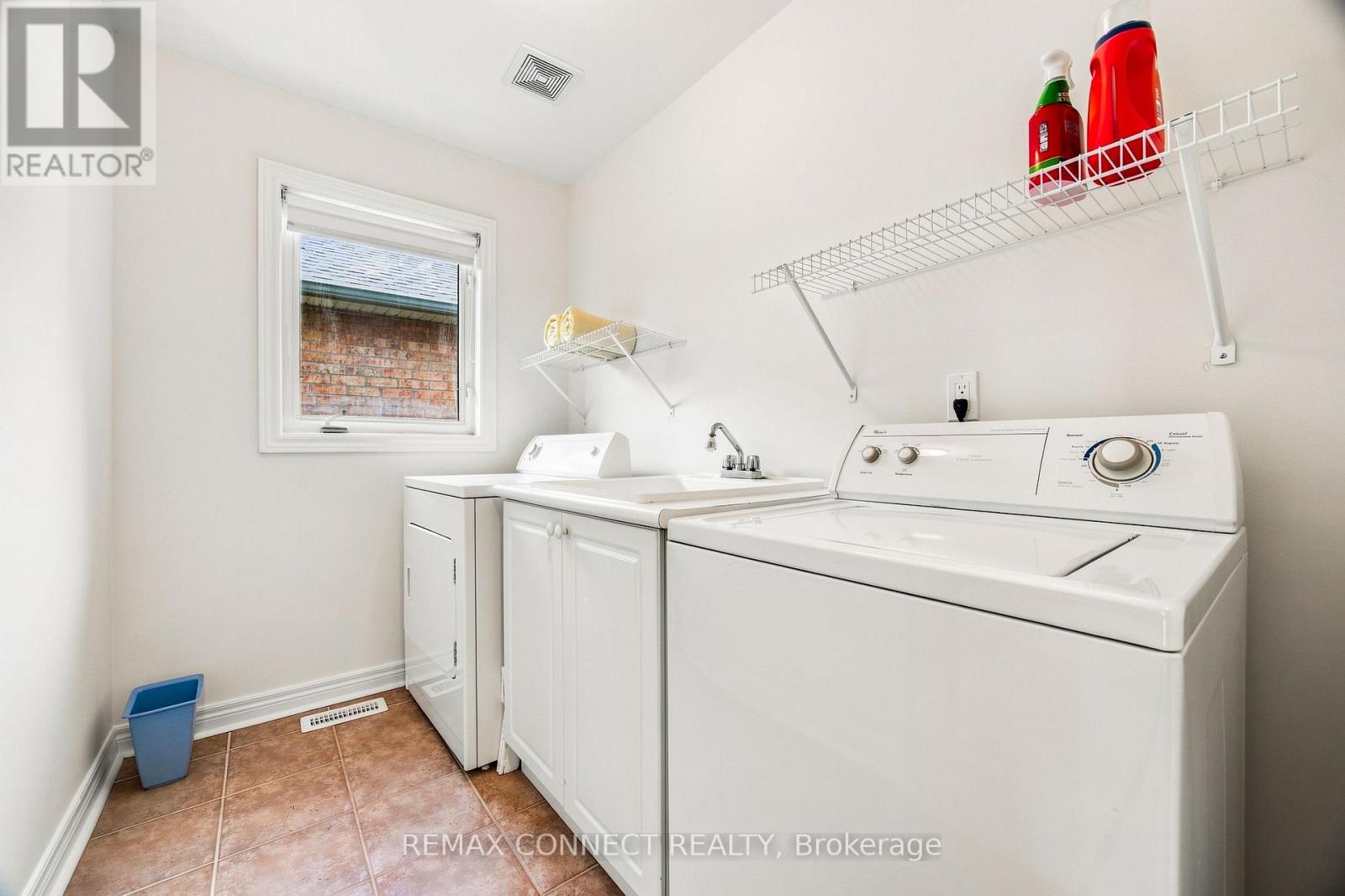 151 BENTOAK CRESCENT - Image 36