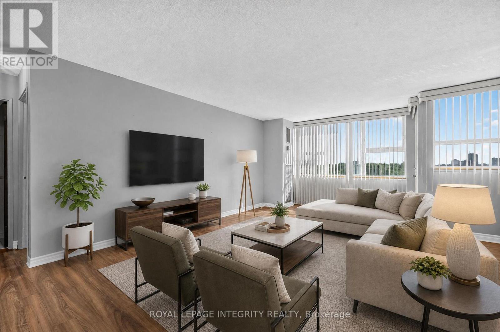 #PH8 555 BRITTANY DRIVE - Image 11