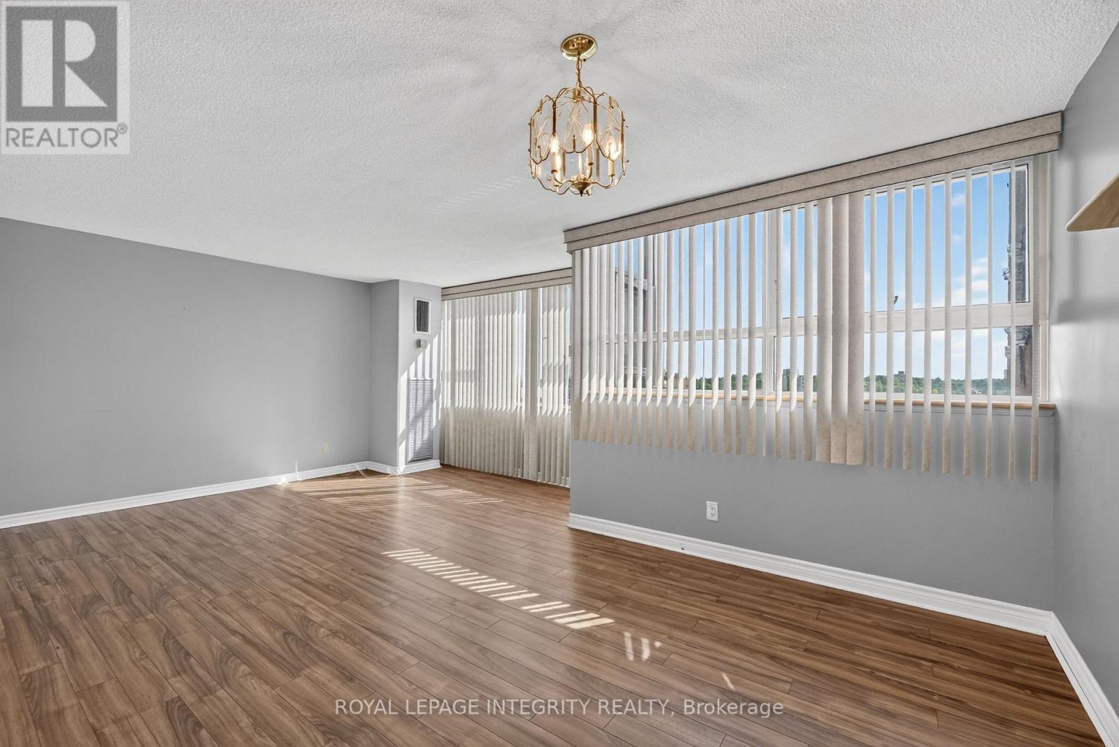 #PH8 555 BRITTANY DRIVE - Image 12