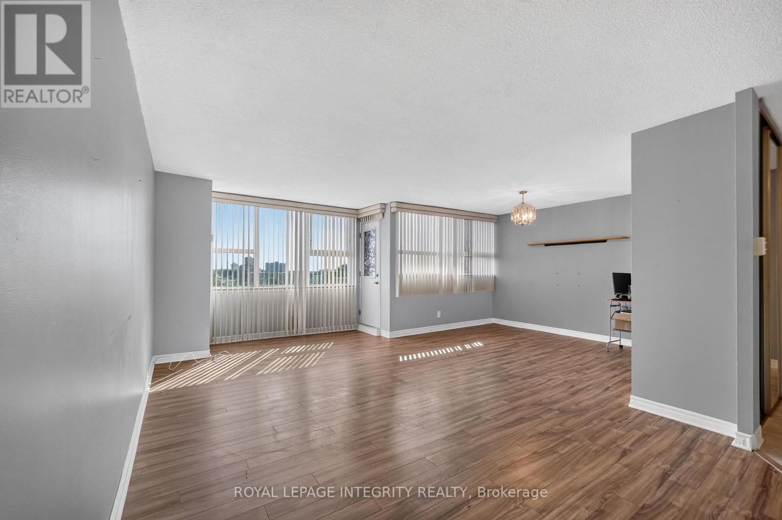 #PH8 555 BRITTANY DRIVE - Image 13