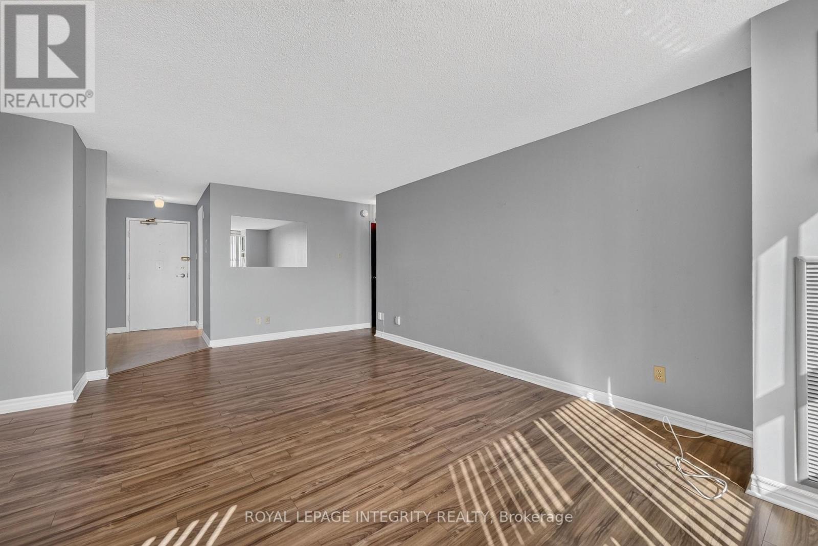 #PH8 555 BRITTANY DRIVE - Image 14