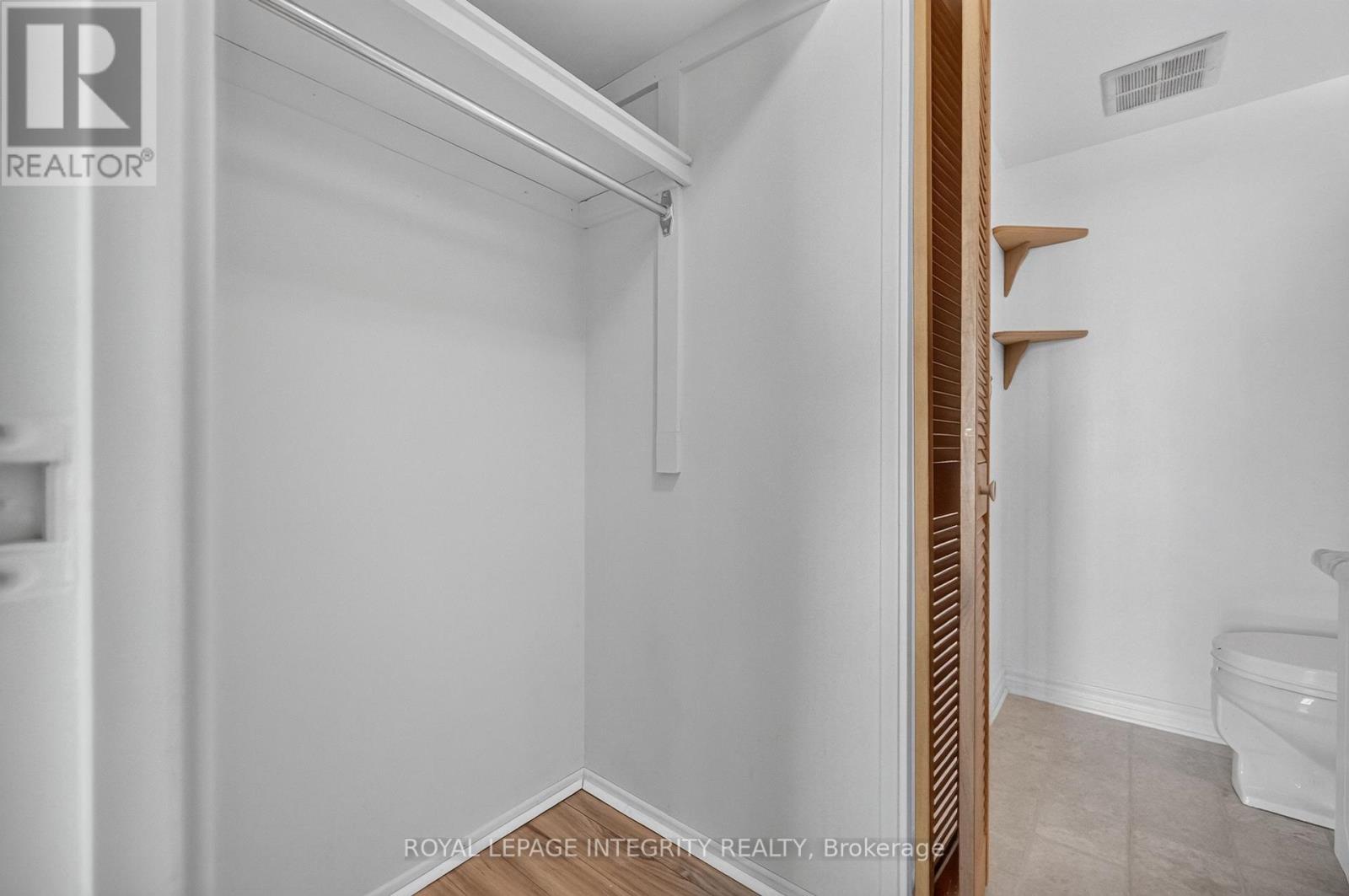 #PH8 555 BRITTANY DRIVE - Image 19