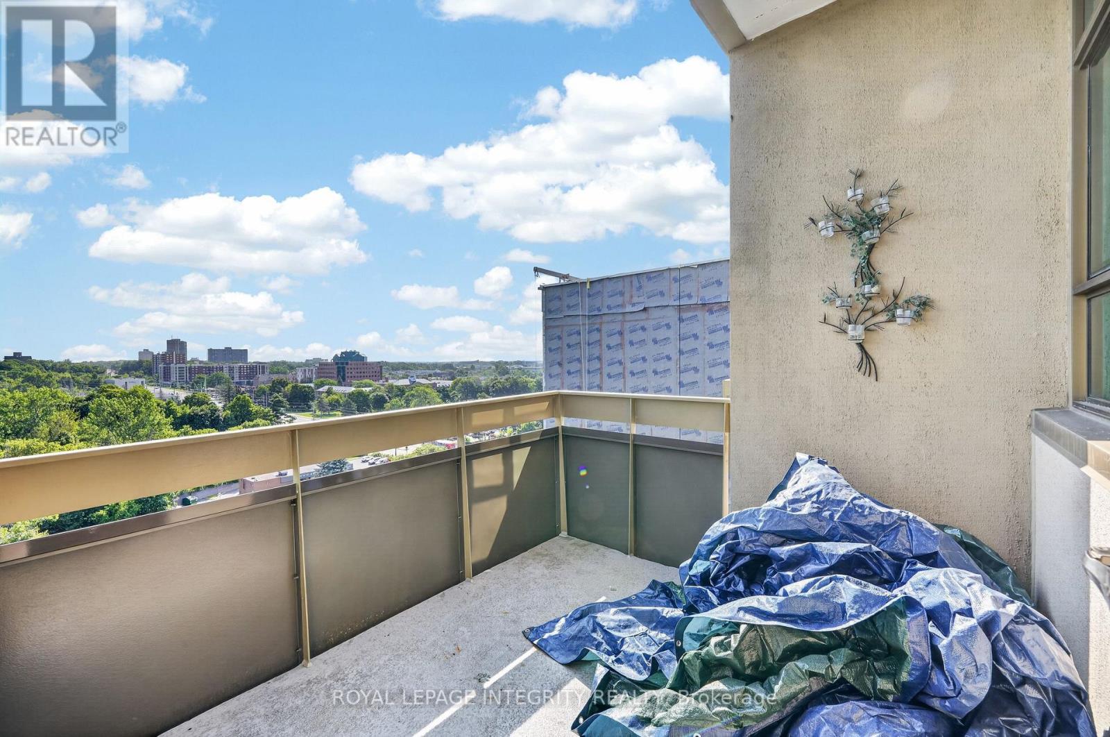 #PH8 555 BRITTANY DRIVE - Image 23