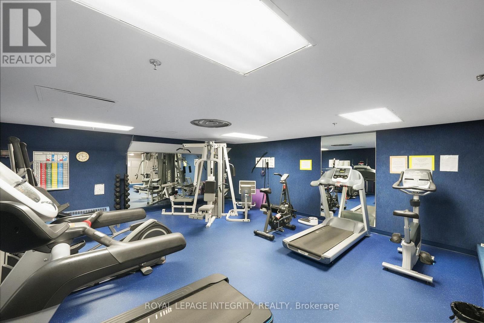 #PH8 555 BRITTANY DRIVE - Image 28