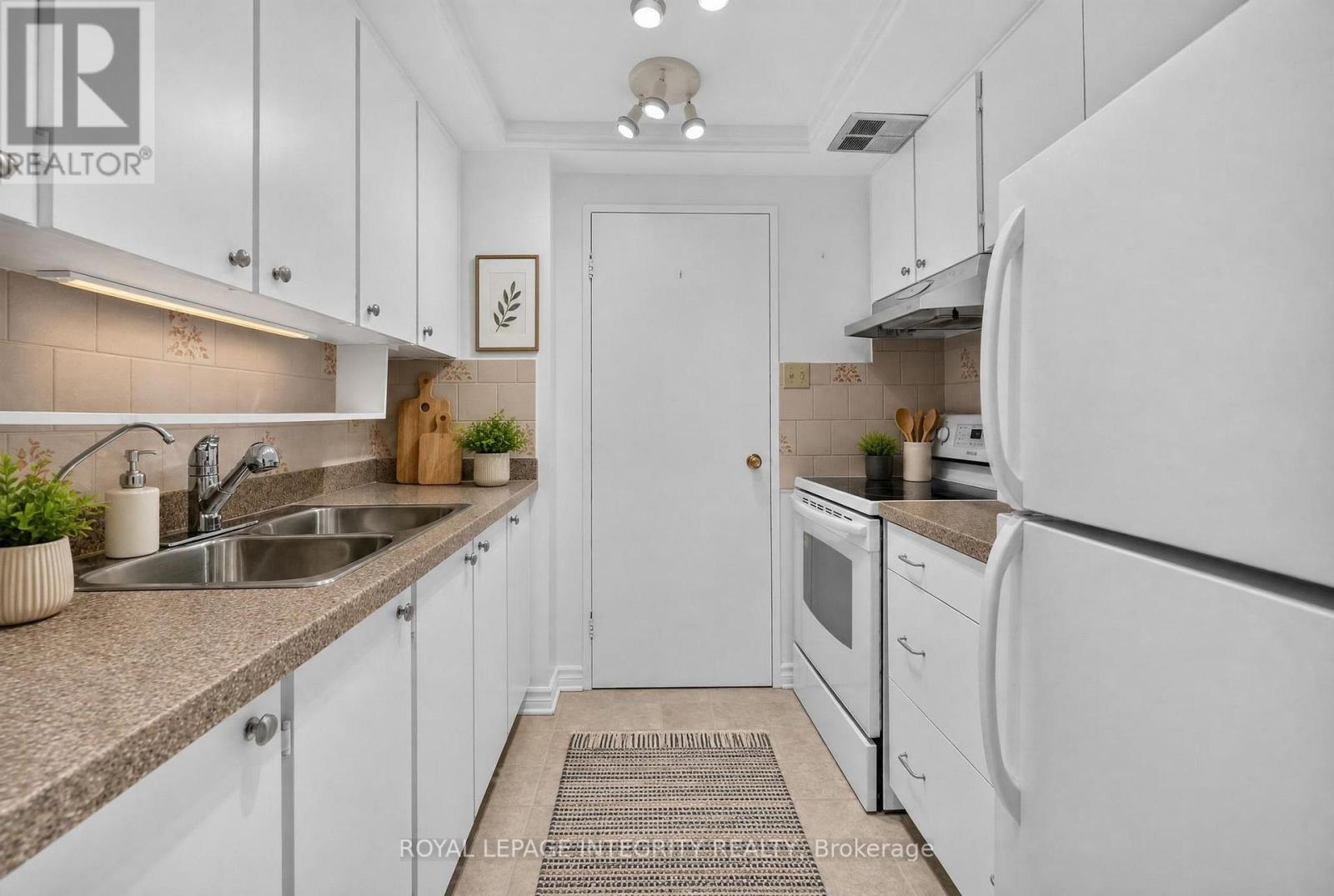 #PH8 555 BRITTANY DRIVE - Image 6