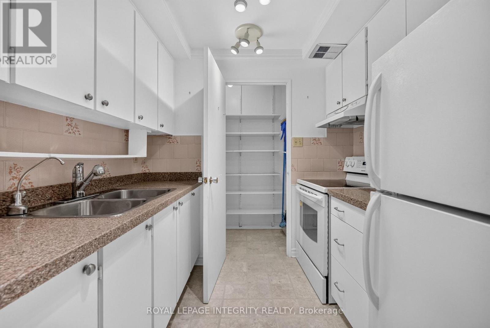 #PH8 555 BRITTANY DRIVE - Image 7