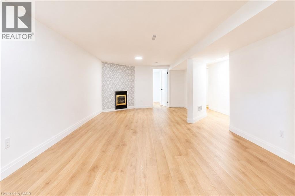 53 BROKEN OAK Crescent Unit# Basement — photo 2