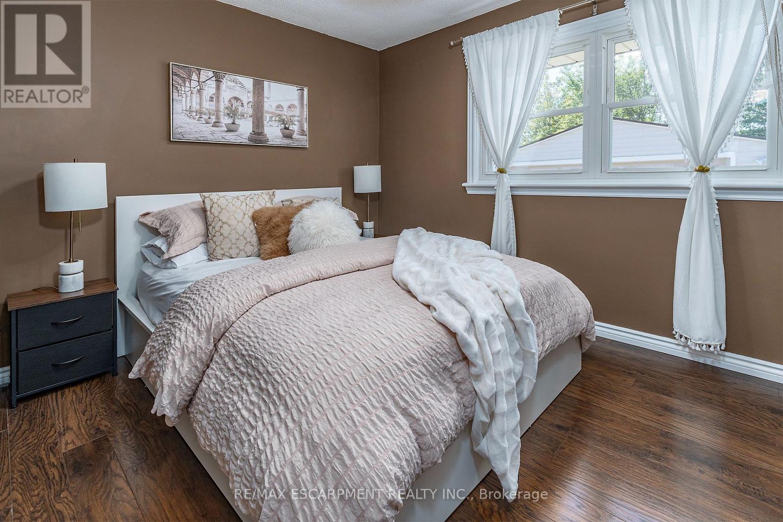98 DUNCOMBE DRIVE - Image 14