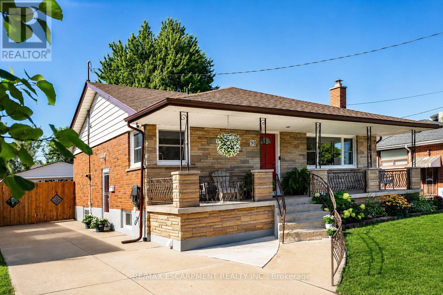 98 DUNCOMBE DRIVE - 2