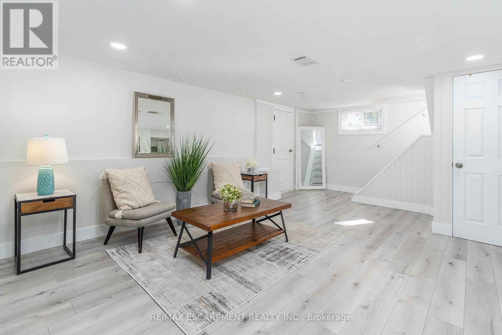 98 DUNCOMBE DRIVE - Image 20