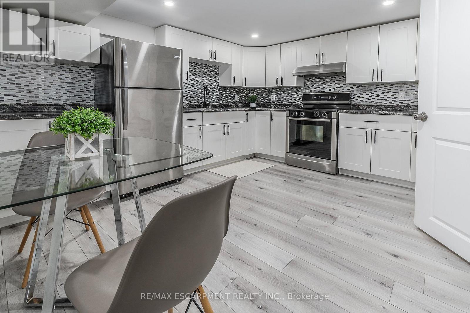 98 DUNCOMBE DRIVE - 21