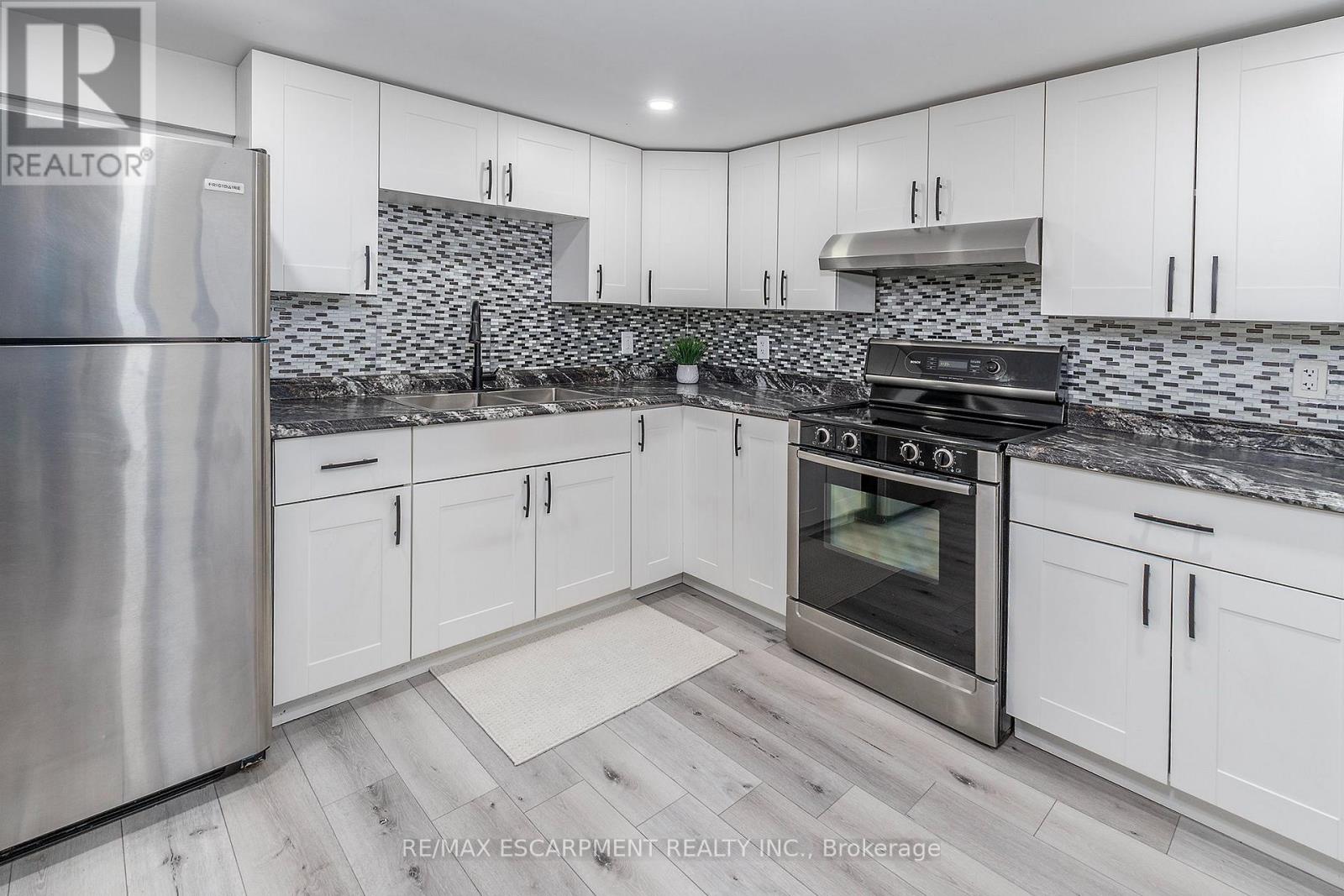 98 DUNCOMBE DRIVE - 22