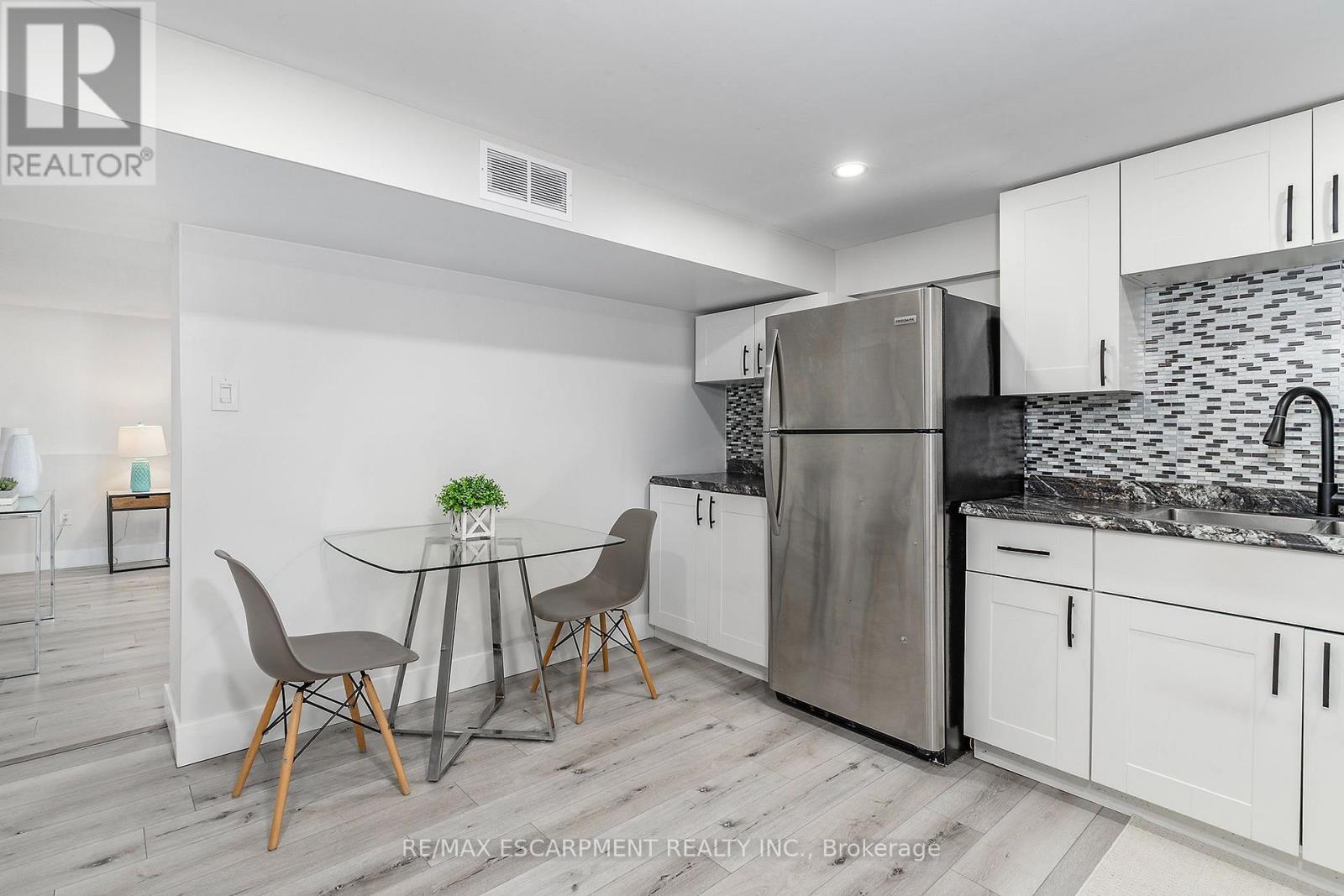 98 DUNCOMBE DRIVE - Image 23