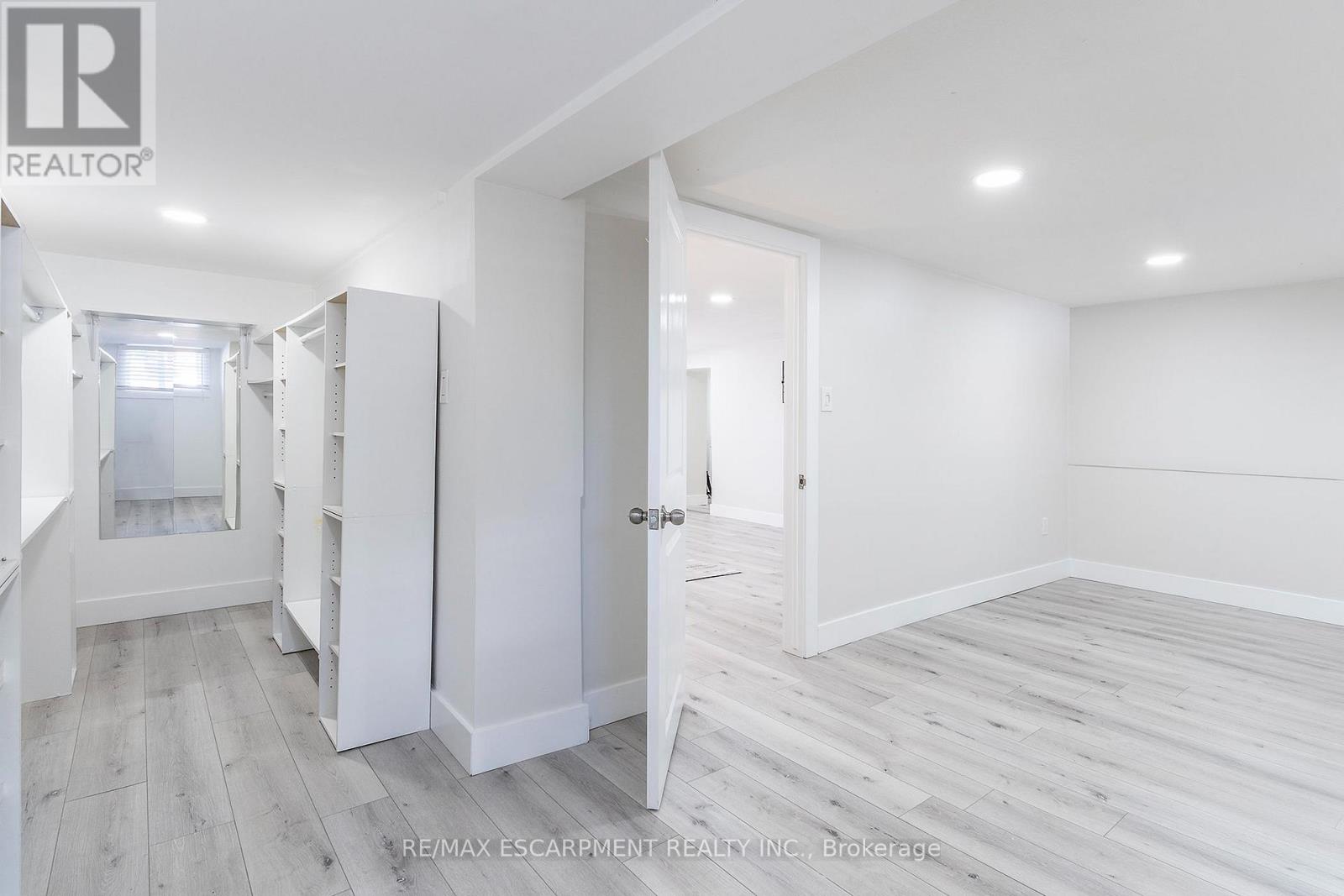 98 DUNCOMBE DRIVE - 26