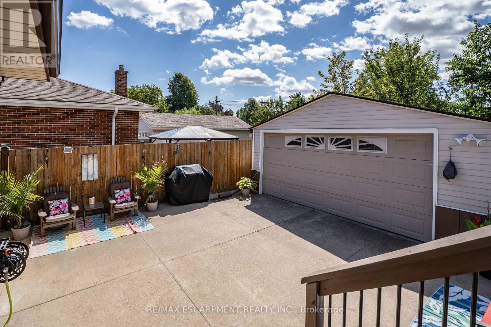 98 DUNCOMBE DRIVE - 31