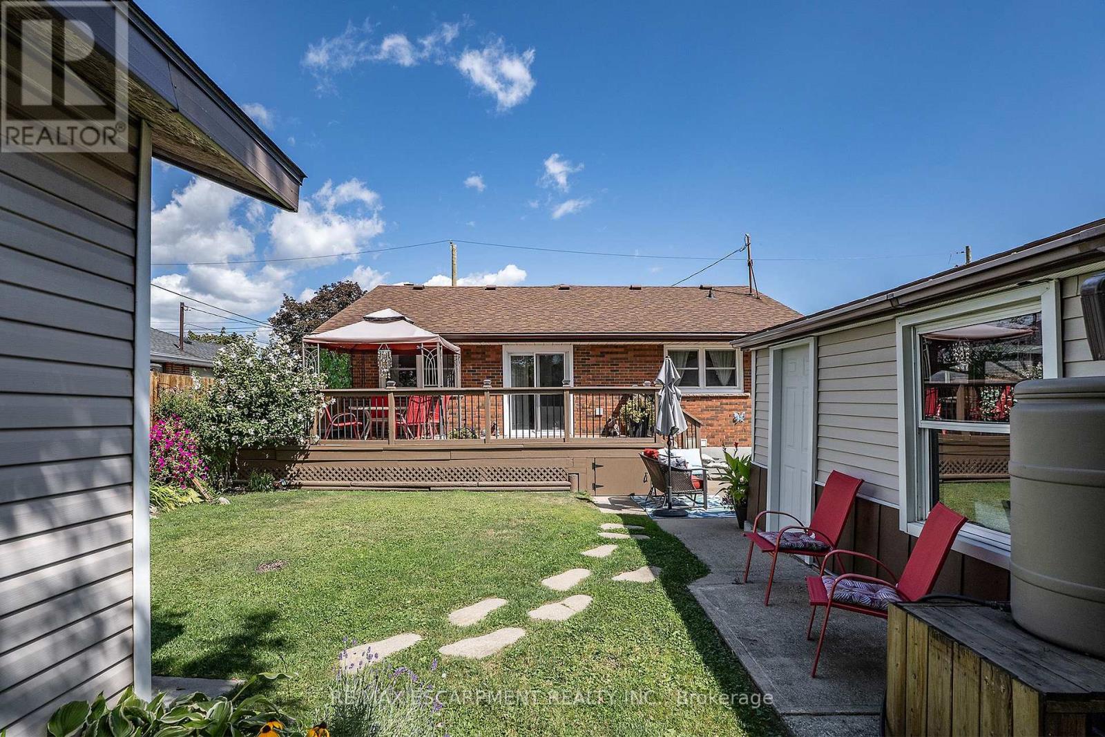 98 DUNCOMBE DRIVE - 33