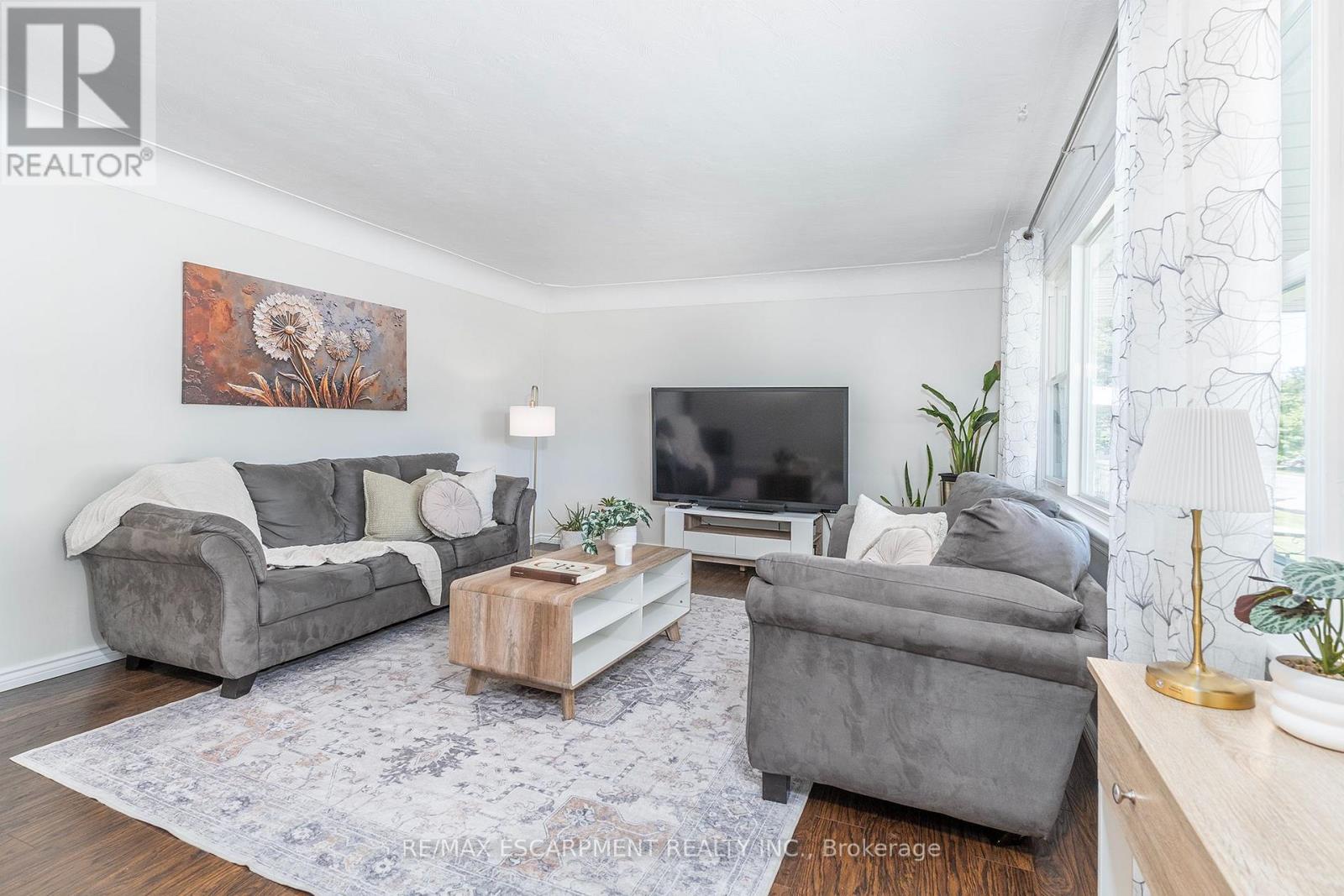 98 DUNCOMBE DRIVE - 4