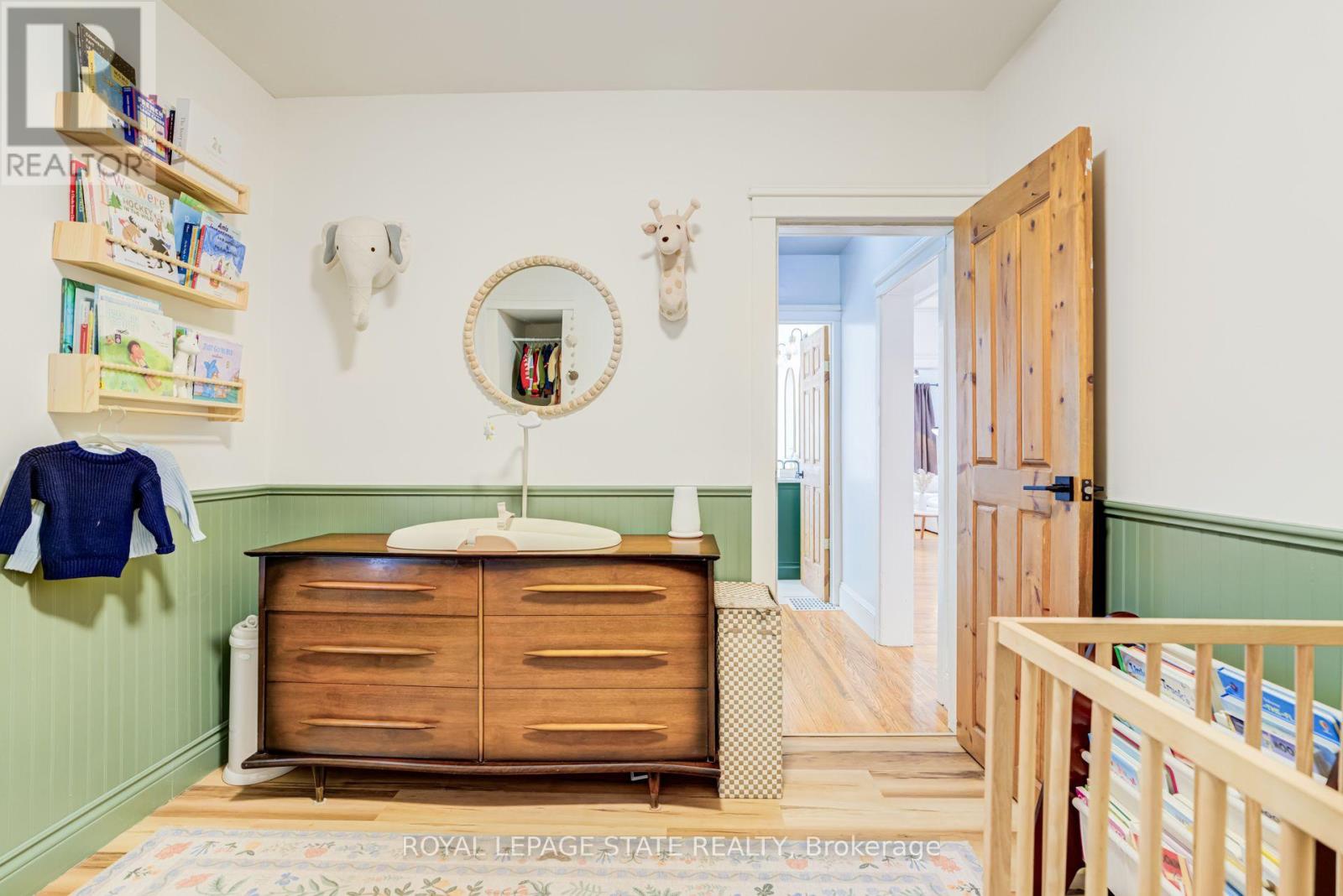 175 ROSSLYN AVENUE S - 22