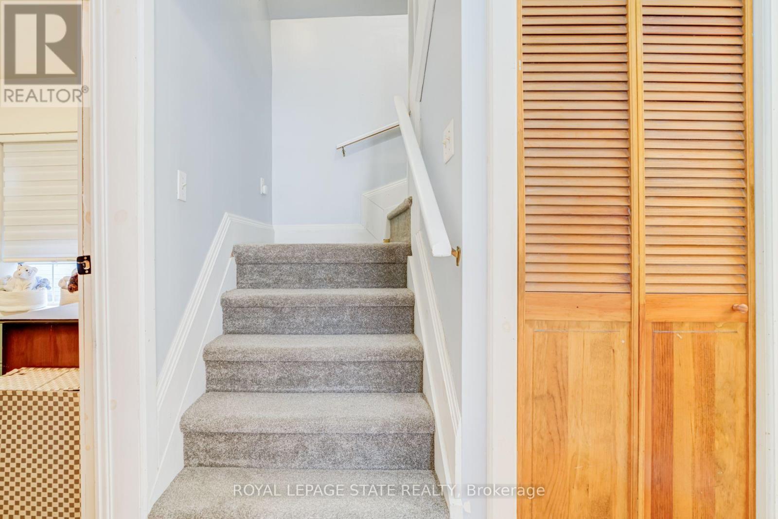 175 ROSSLYN AVENUE S - 26