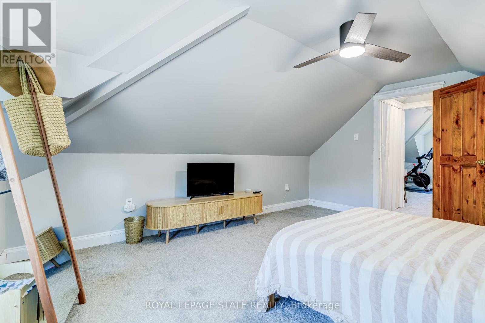 175 ROSSLYN AVENUE S - 29