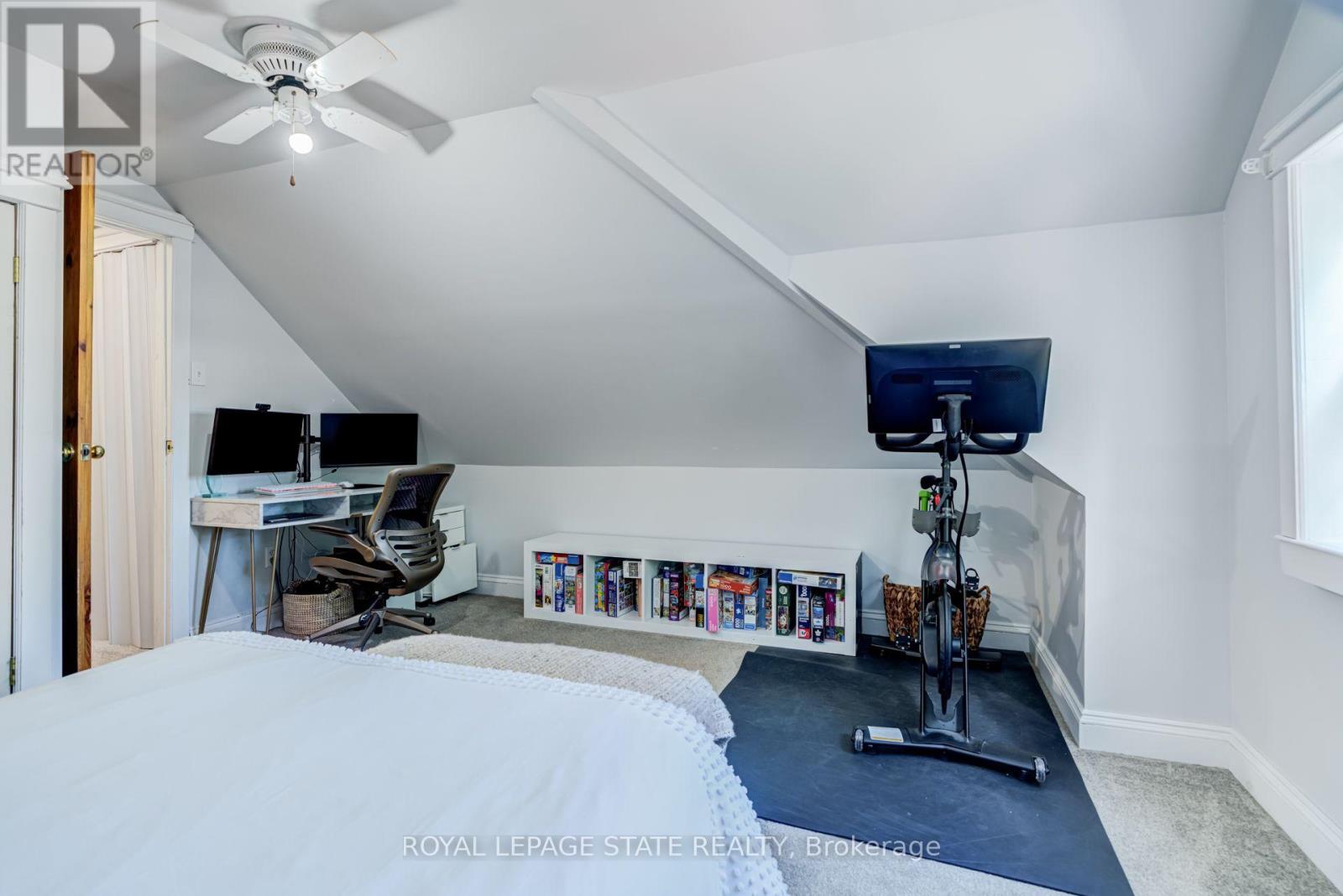 175 ROSSLYN AVENUE S - 31