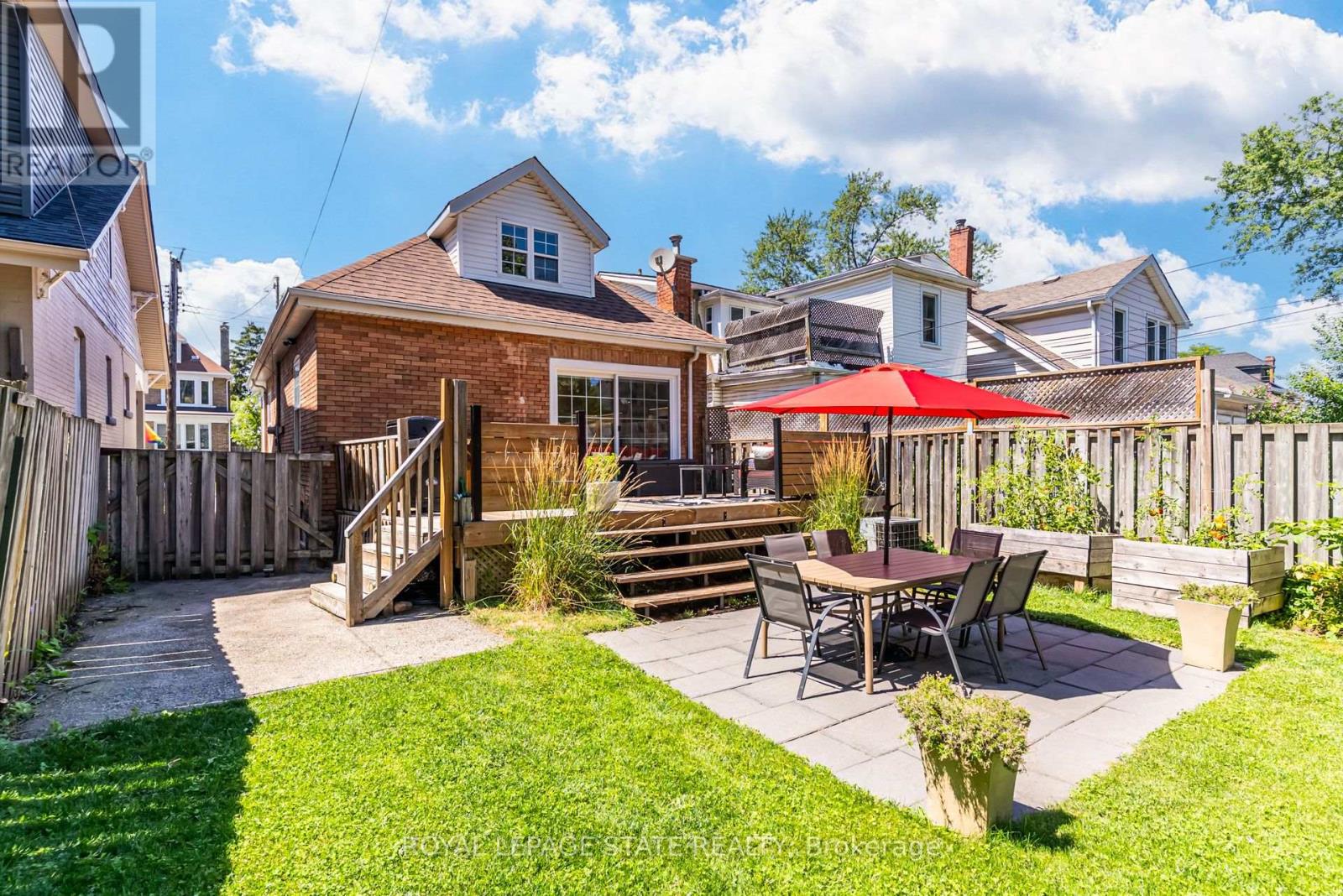 175 ROSSLYN AVENUE S - 33