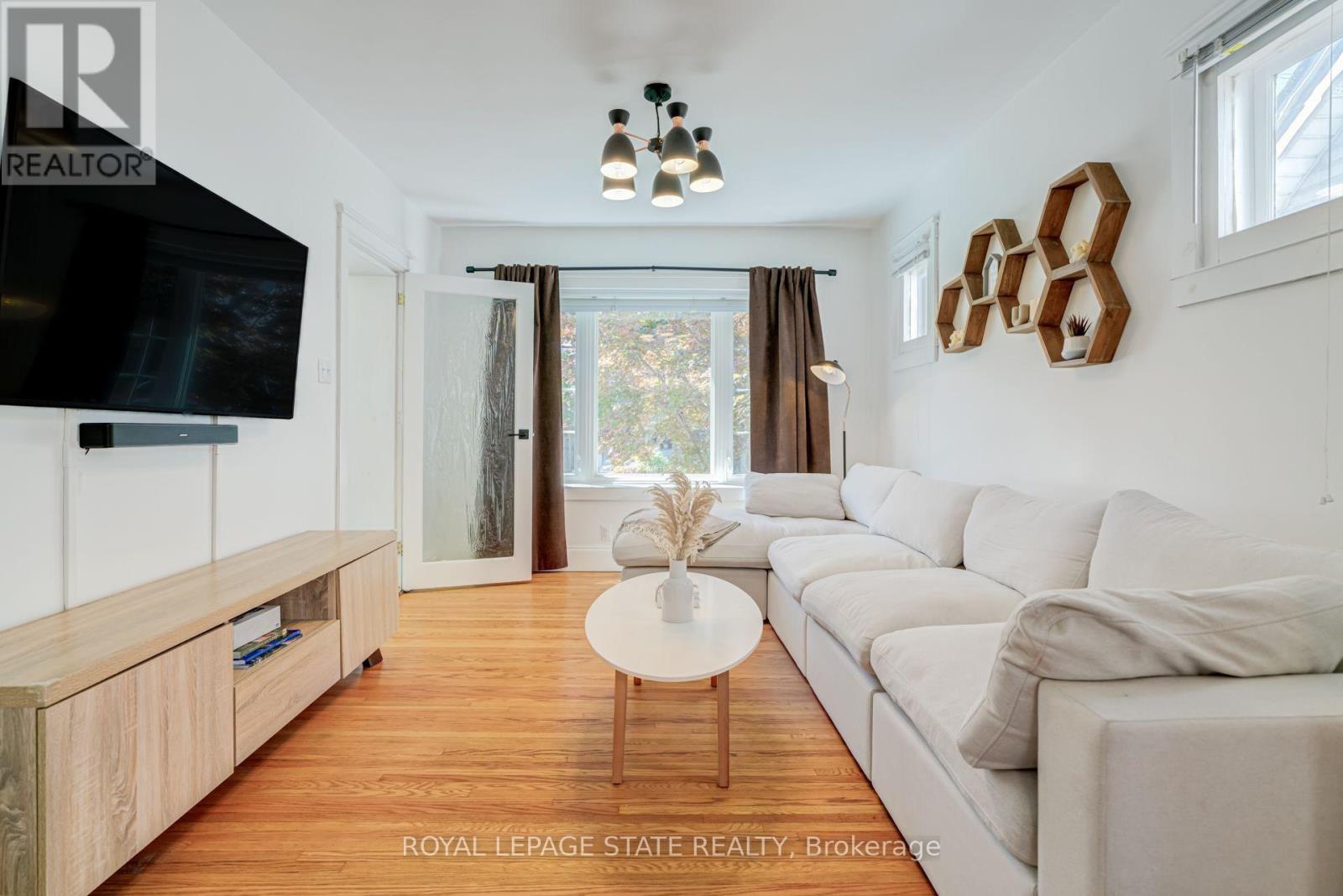175 ROSSLYN AVENUE S - 9