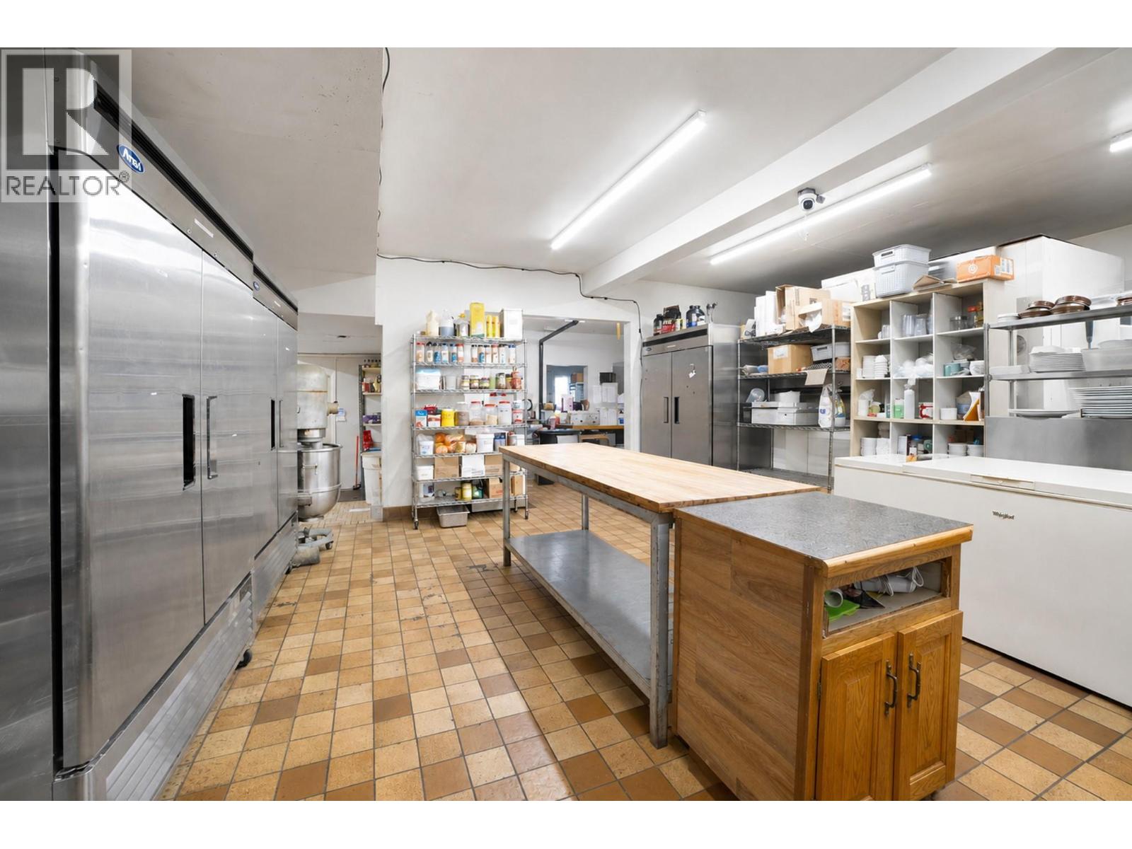 113 10th Avenue North, Creston, British Columbia, V0B1G4, Creston, British Columbia — photo 4 of 5