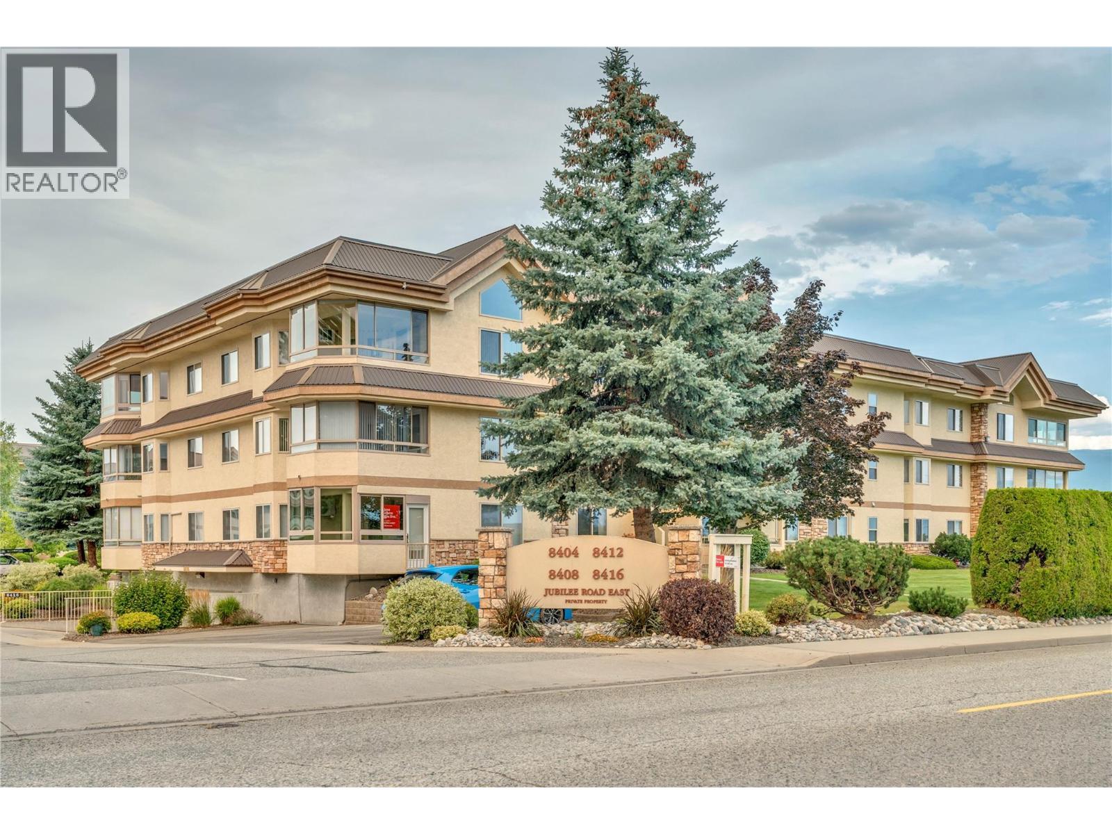205 8416 Jubilee Road East, Summerland