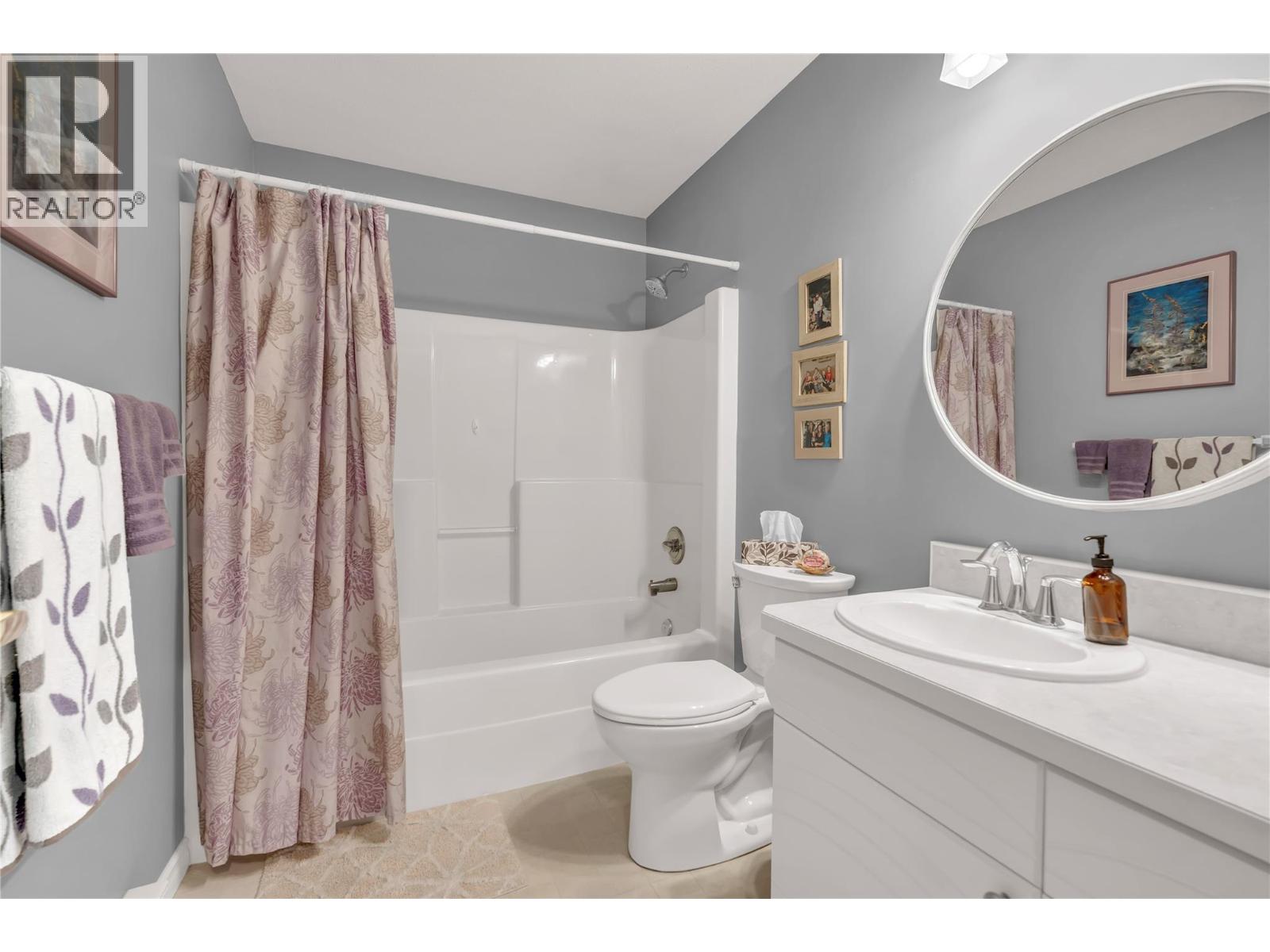 205 8416 Jubilee Road East, Summerland